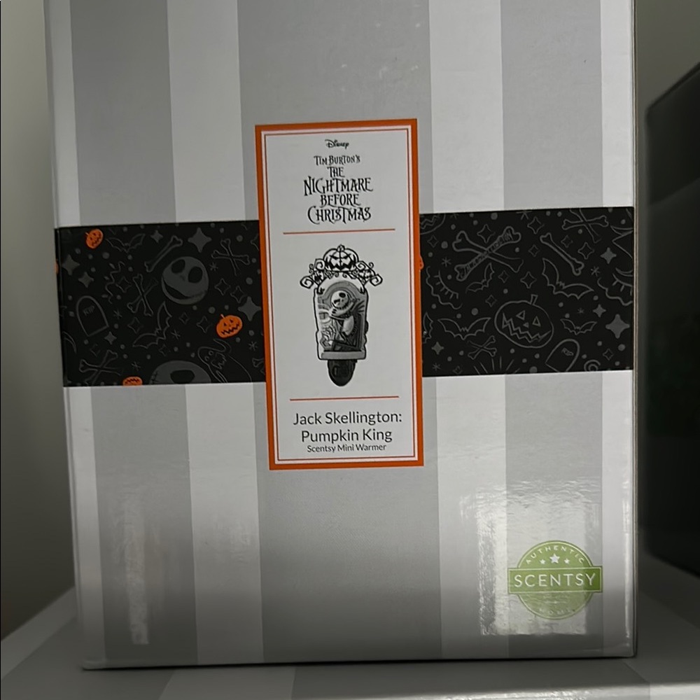 Scentsy Jack Skellington Pumpkin King Warmer - Black and White